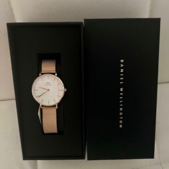 BRAND NEW Daniel Wellington Petite Evergold Watch main image 4